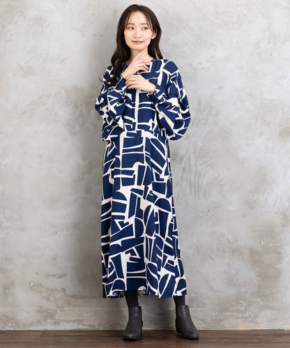 30-9668 b.young [リミサロ]ジオメトリックプリントワンピース