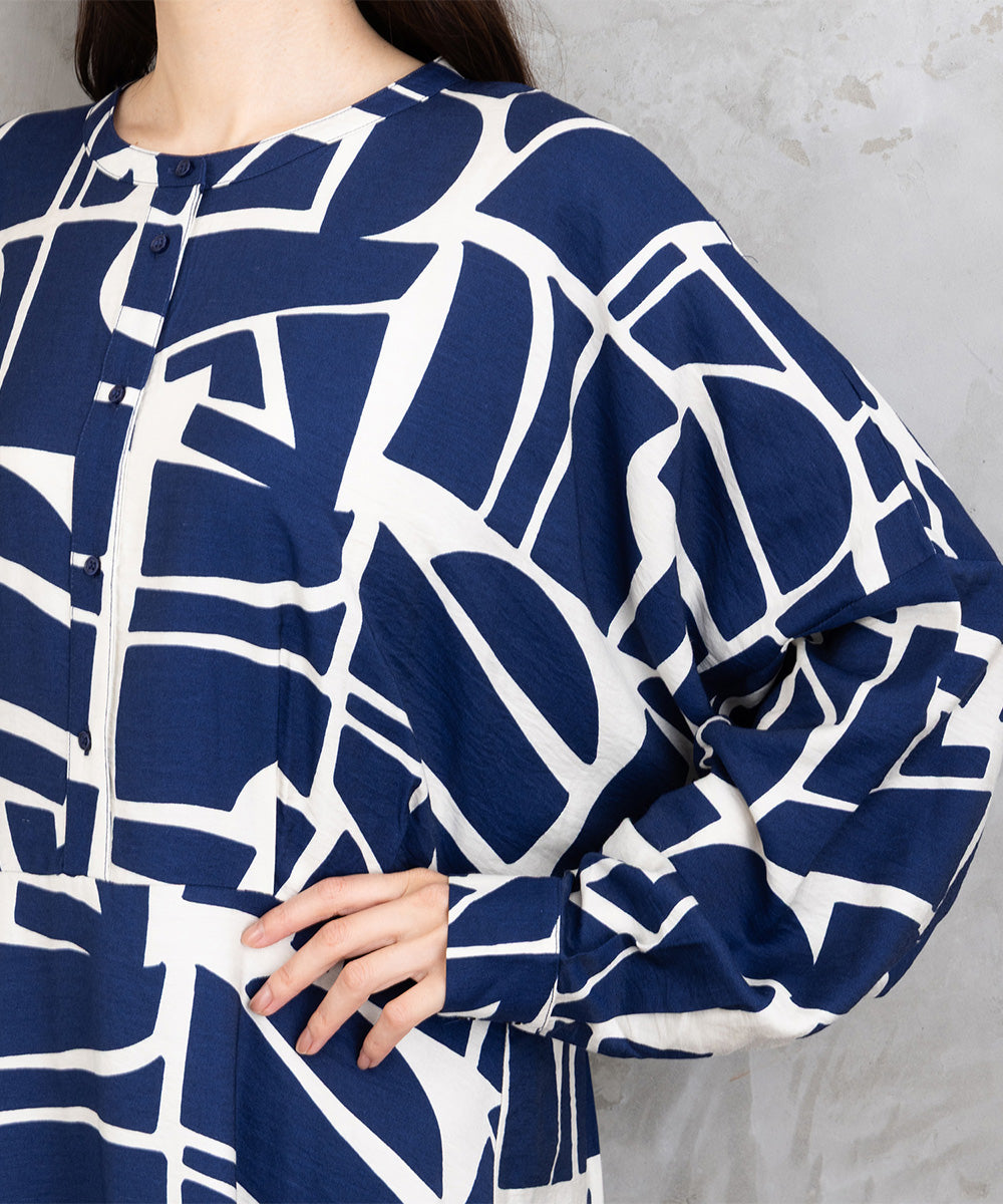 30-9668 b.young [リミサロ]ジオメトリックプリントワンピース