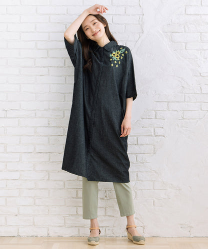 INDESIGN ワンポイントフラワーエンブロイダリーデニムワンピース