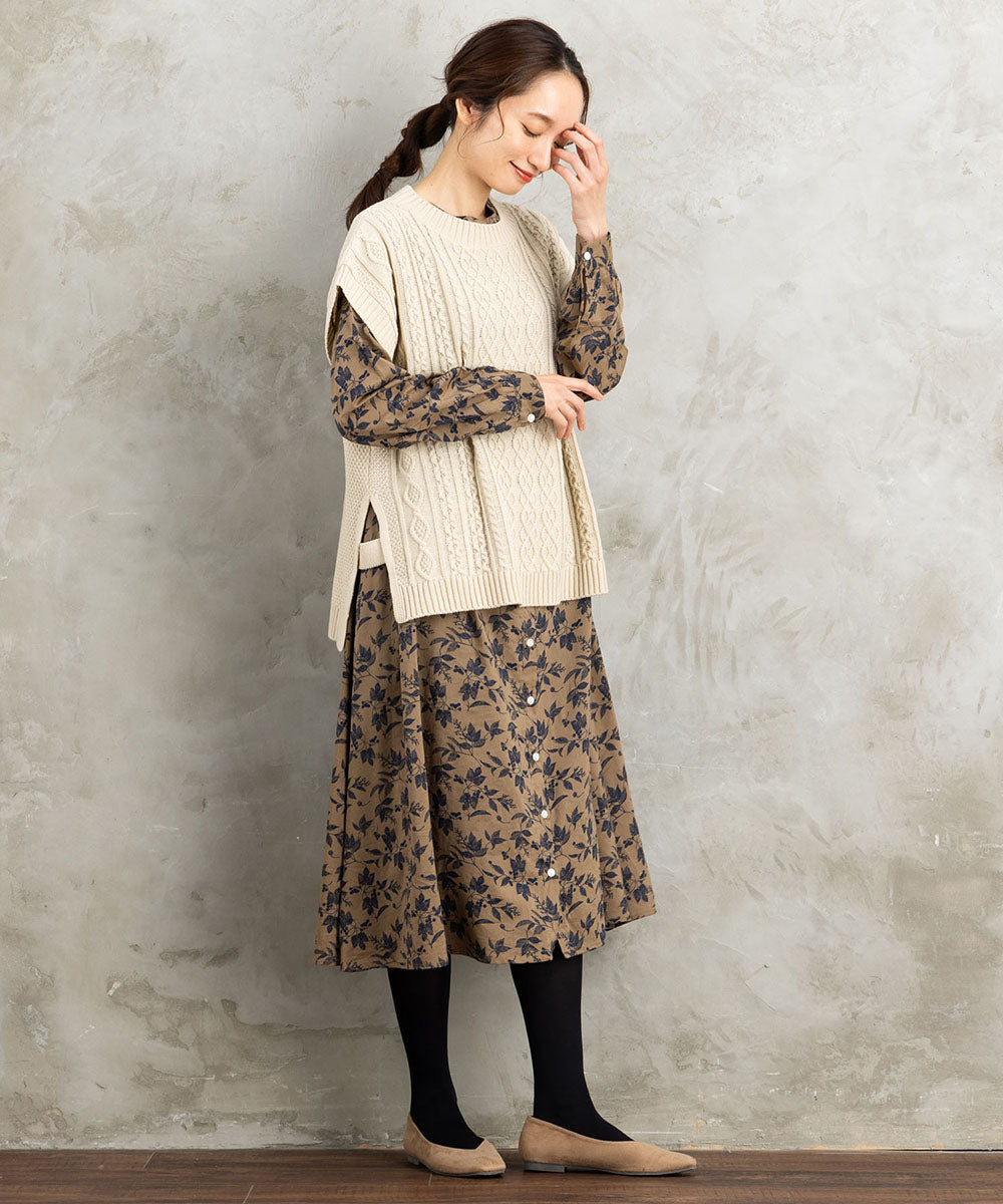 INDESIGN ケーブルニットベスト×ボタニカルワンピースアンサンブル