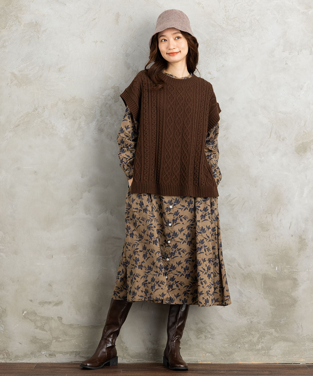 INDESIGN ケーブルニットベスト×ボタニカルワンピースアンサンブル