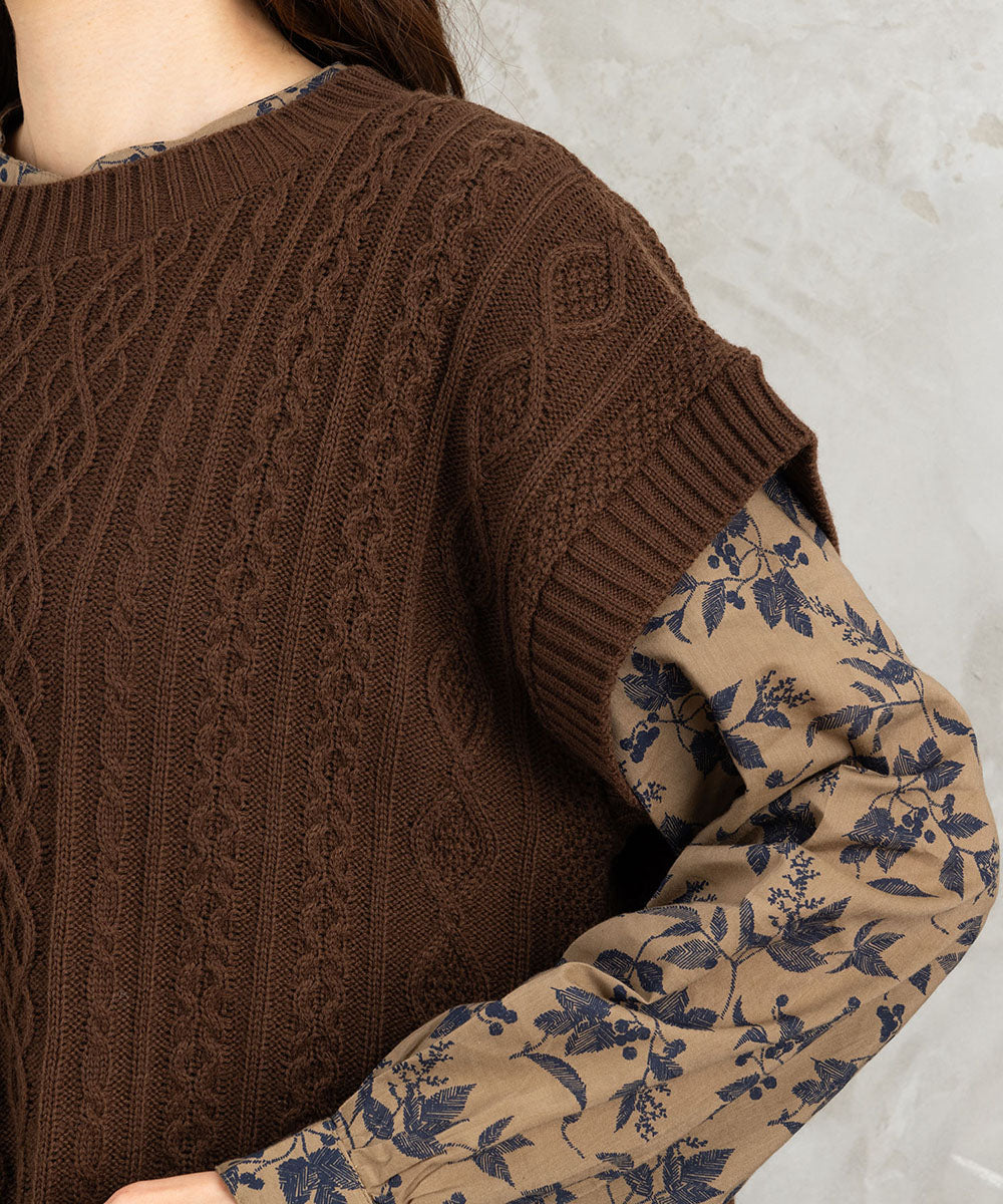 INDESIGN ケーブルニットベスト×ボタニカルワンピースアンサンブル