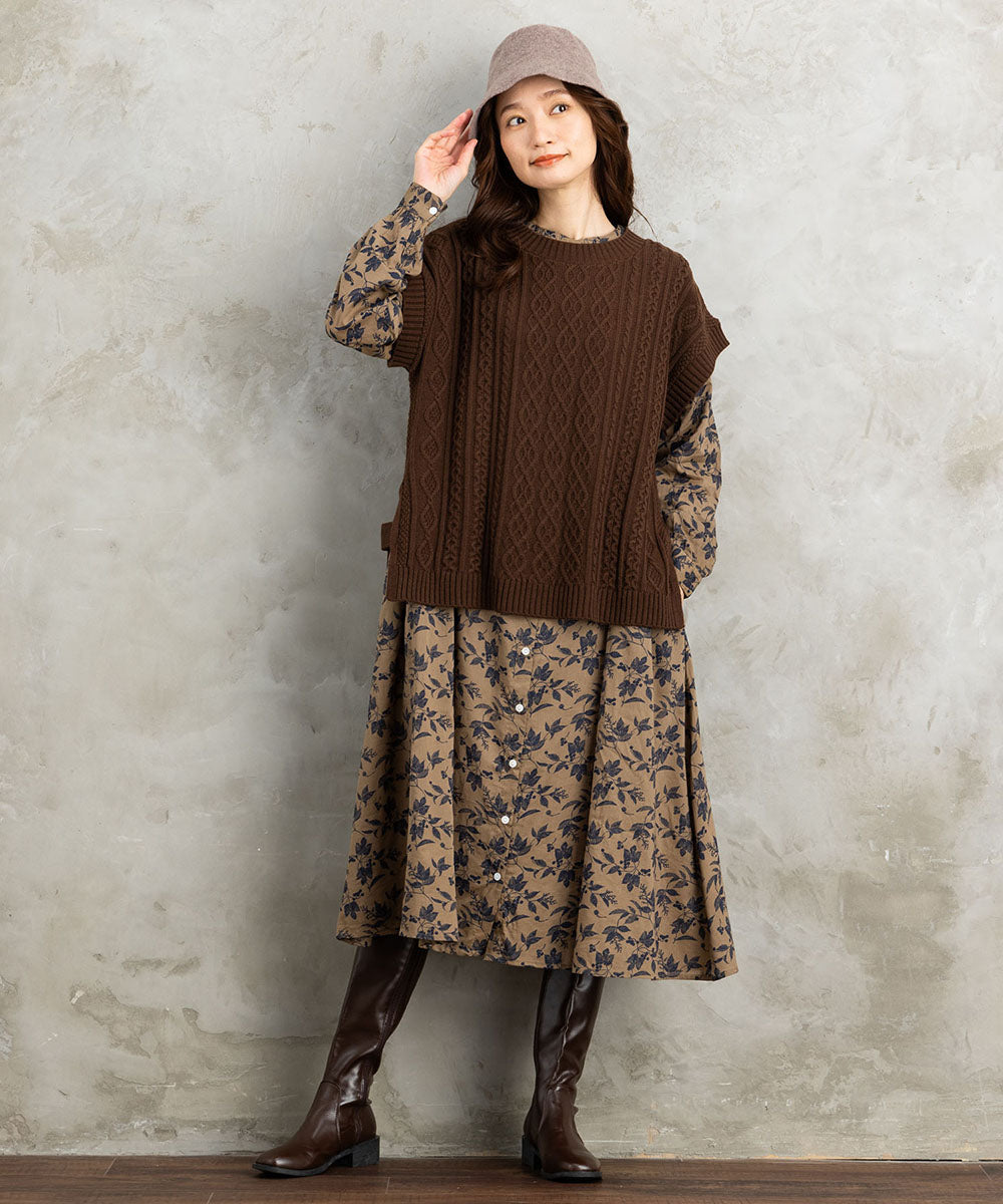 INDESIGN ケーブルニットベスト×ボタニカルワンピースアンサンブル