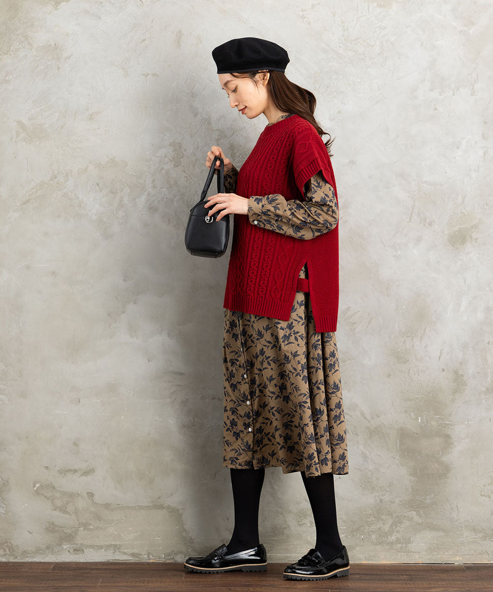 INDESIGN ケーブルニットベスト×ボタニカルワンピースアンサンブル