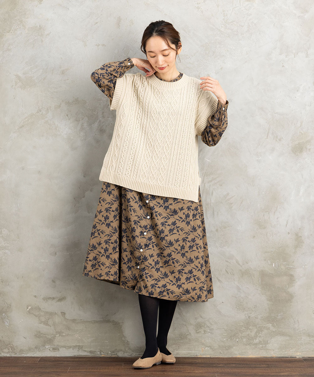 INDESIGN ケーブルニットベスト×ボタニカルワンピースアンサンブル