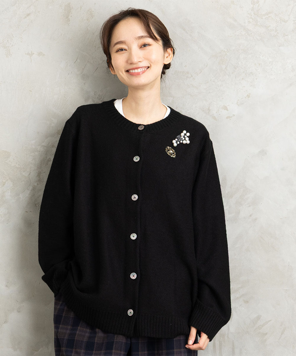 (ロジーク) [30th]ビジューブローチライクニットカーディガン