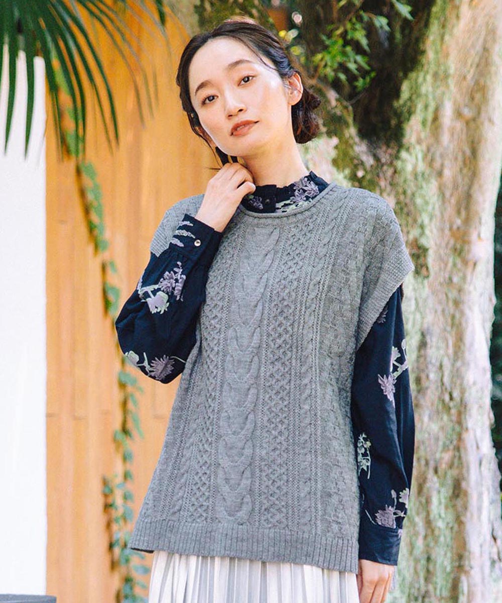 21号(6L～) [MADE IN JAPAN]ケーブル柄ニットベスト