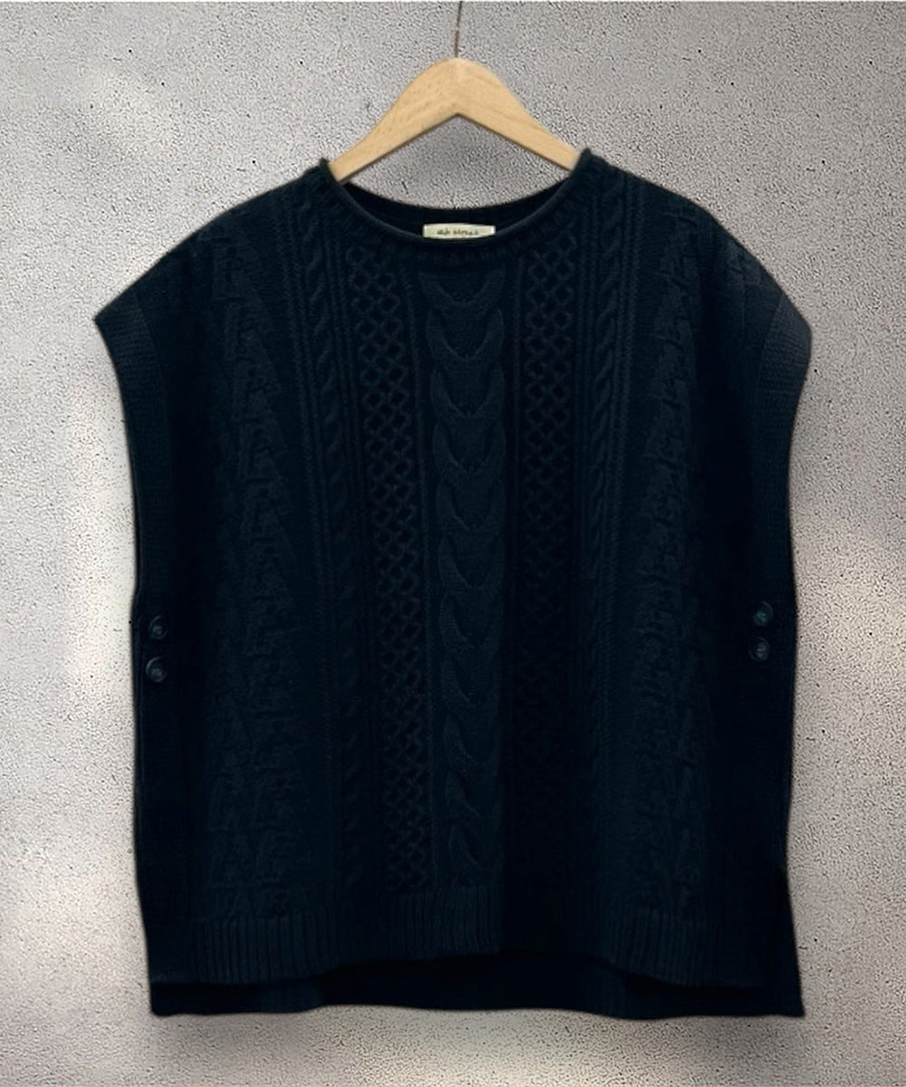 21号(6L～) [MADE IN JAPAN]ケーブル柄ニットベスト