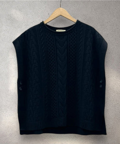 21号(6L～) [MADE IN JAPAN]ケーブル柄ニットベスト