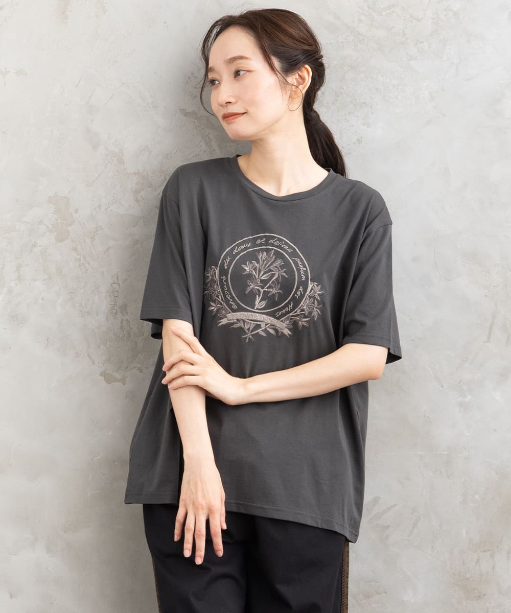 21号(6L～) フラワーエンブレム刺繍Tシャツ