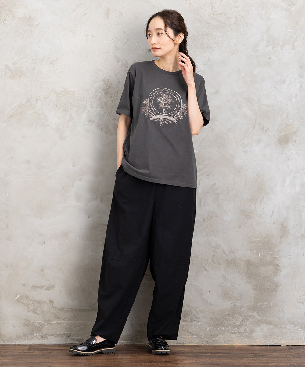 フラワーエンブレム刺繍Tシャツ
