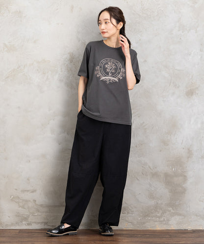 フラワーエンブレム刺繍Tシャツ