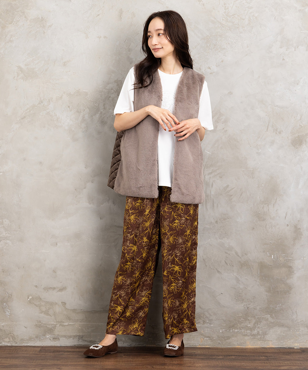 フラワーエンブレム刺繍Tシャツ