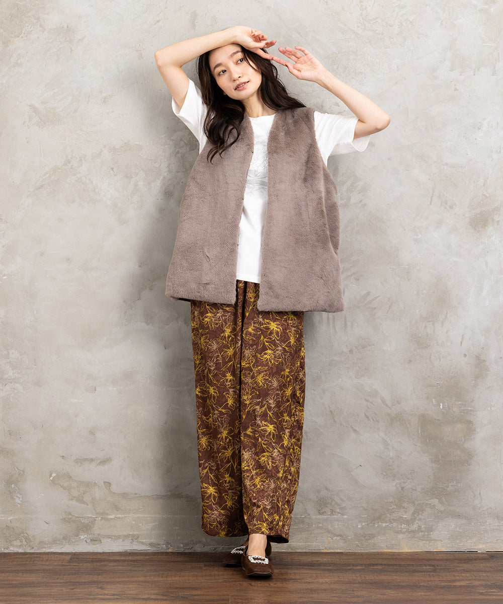 フラワーエンブレム刺繍Tシャツ