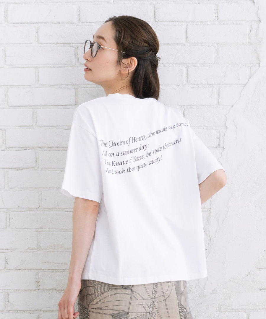 21号(6L～) [Rogique]THE MACMILLAN Alice Queen of Heartsバックプリントスペード刺繍Tシャツ