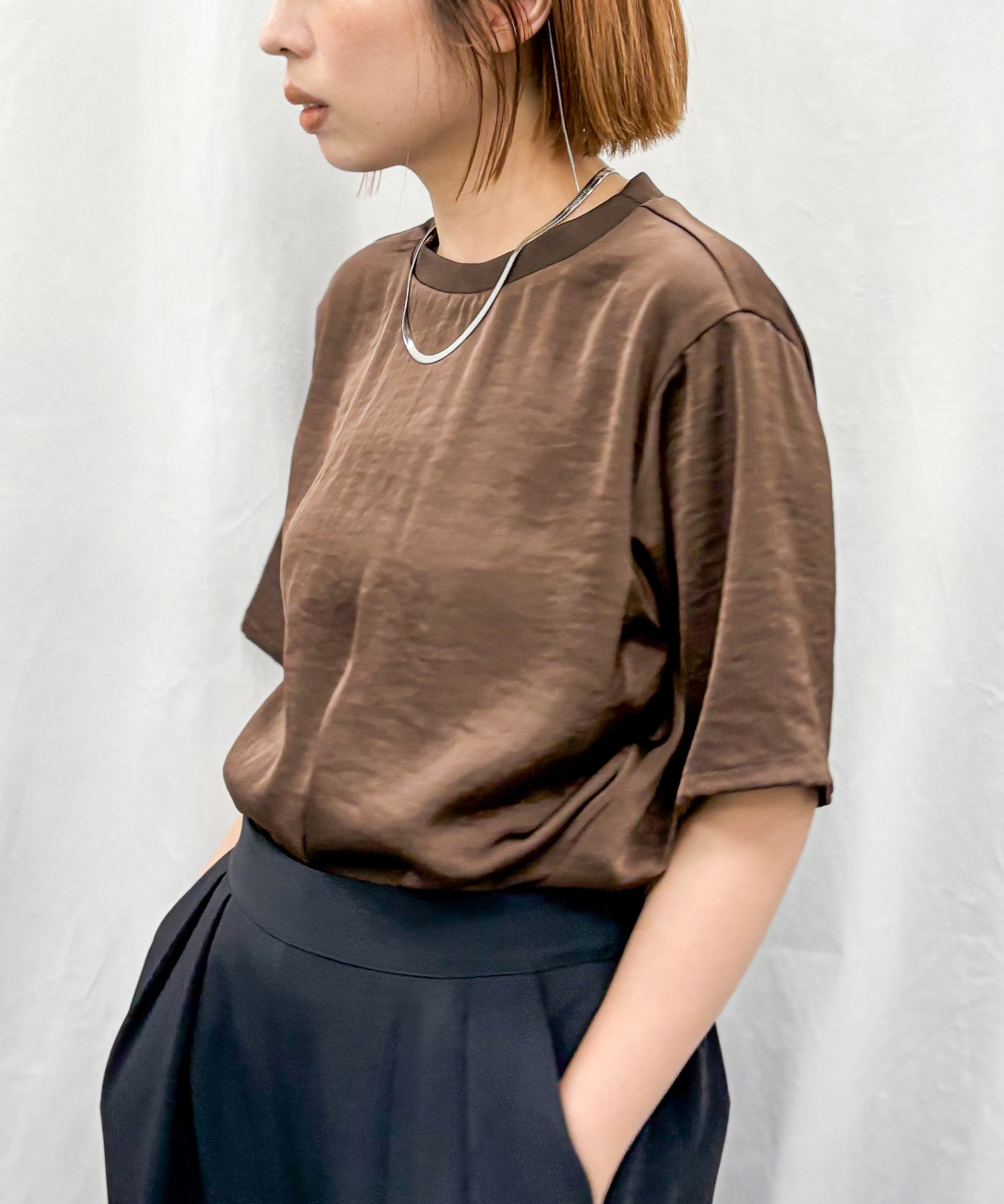 【qout】【R】サテンリブネックブラウス