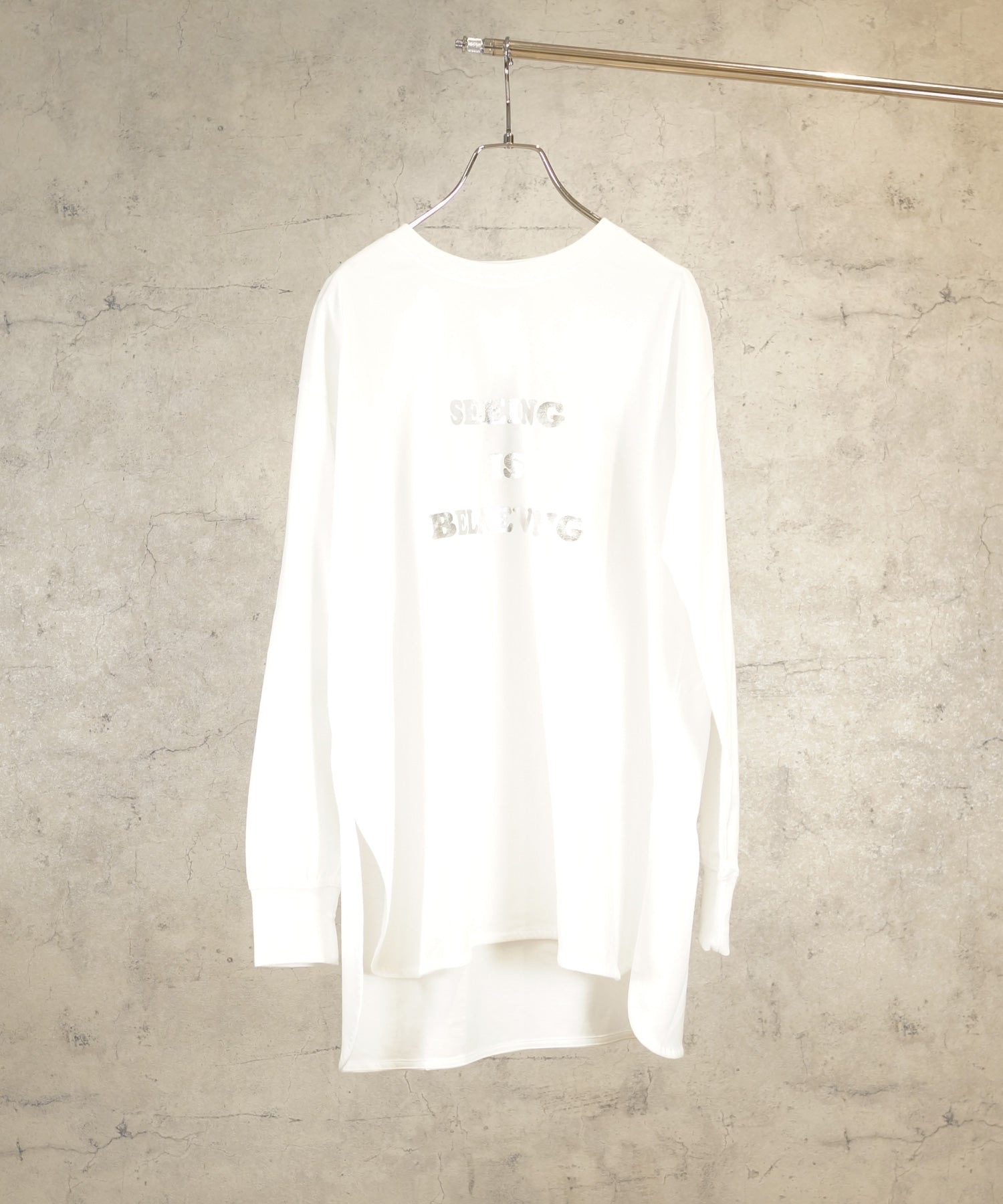 【FONT LAB】箔プリントロゴロングTシャツ - マインドウインド公式オンラインストア