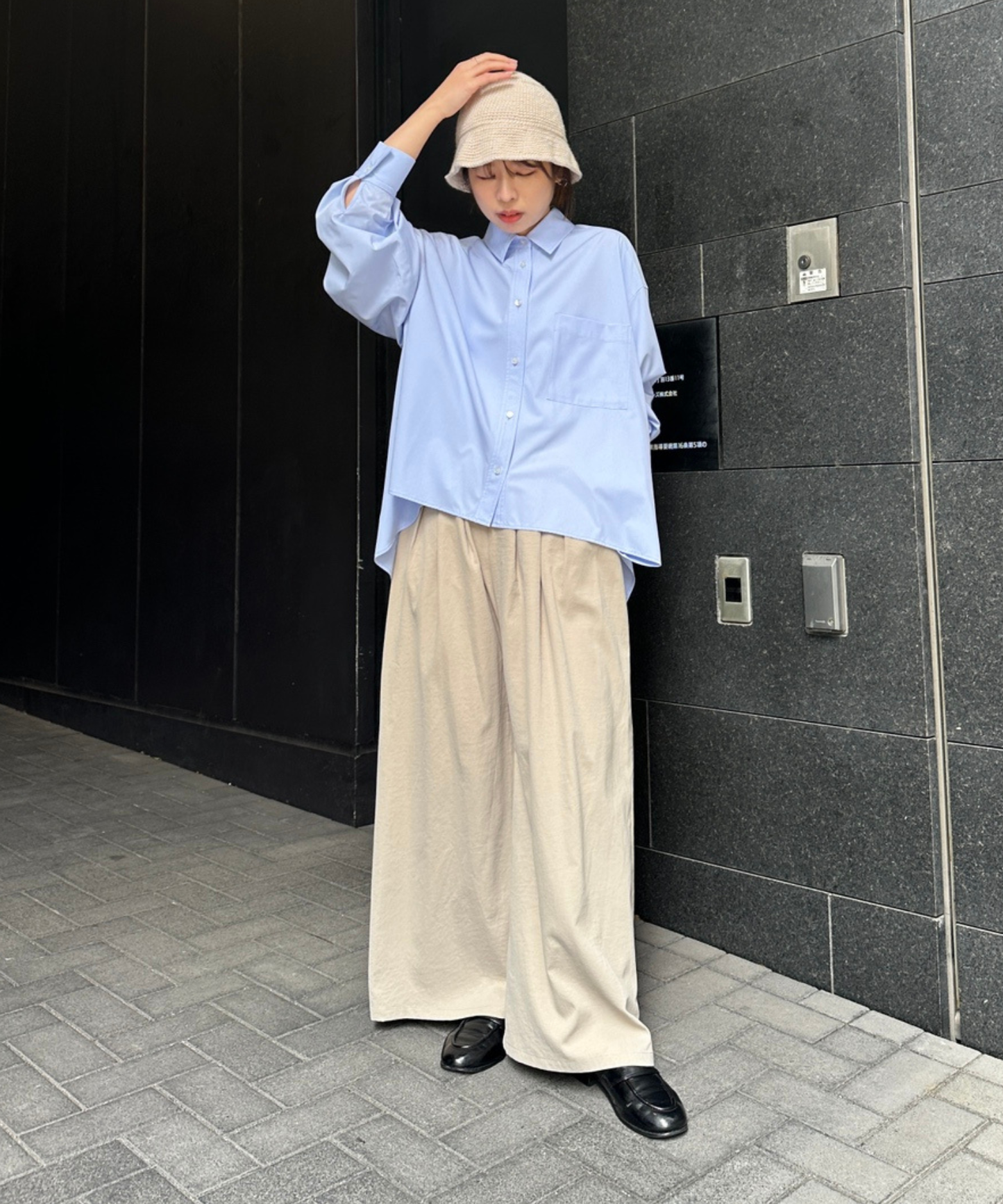 【FONT LAB】バックロゴフレアシャツ