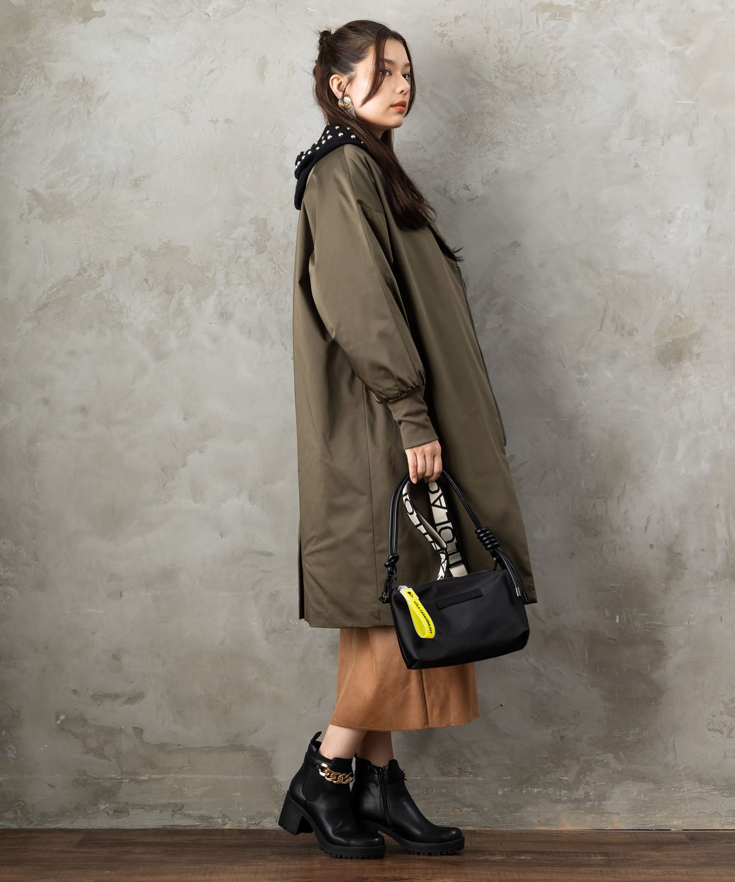 83-6391【LOLA CASADEMUNT 】【周年】ネオンディティールナイロンクロスボディBAG