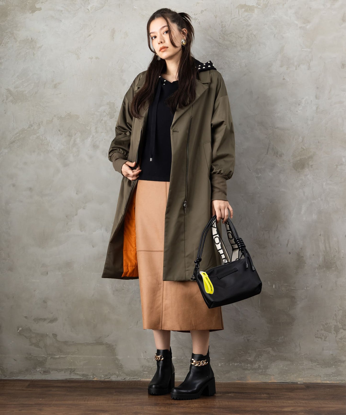 83-6391【LOLA CASADEMUNT 】【周年】ネオンディティールナイロンクロスボディBAG