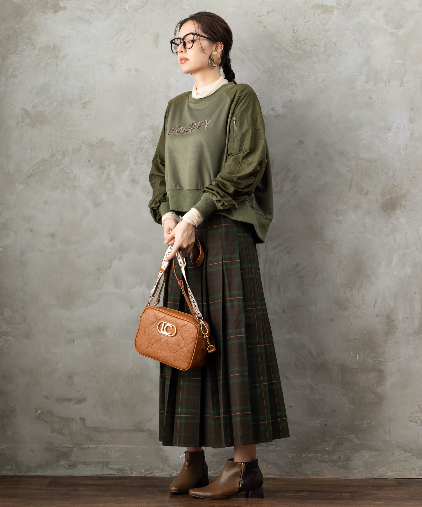 83-6368【LOLA CASADEMUNT 】キルティングフェイクレザーBAG