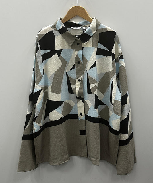 01-6710 b.young [リミサロ]ジオメトリックプリントシャツ