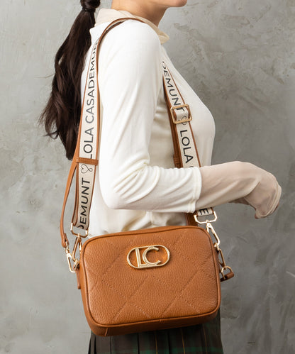 83-6368【LOLA CASADEMUNT 】キルティングフェイクレザーBAG