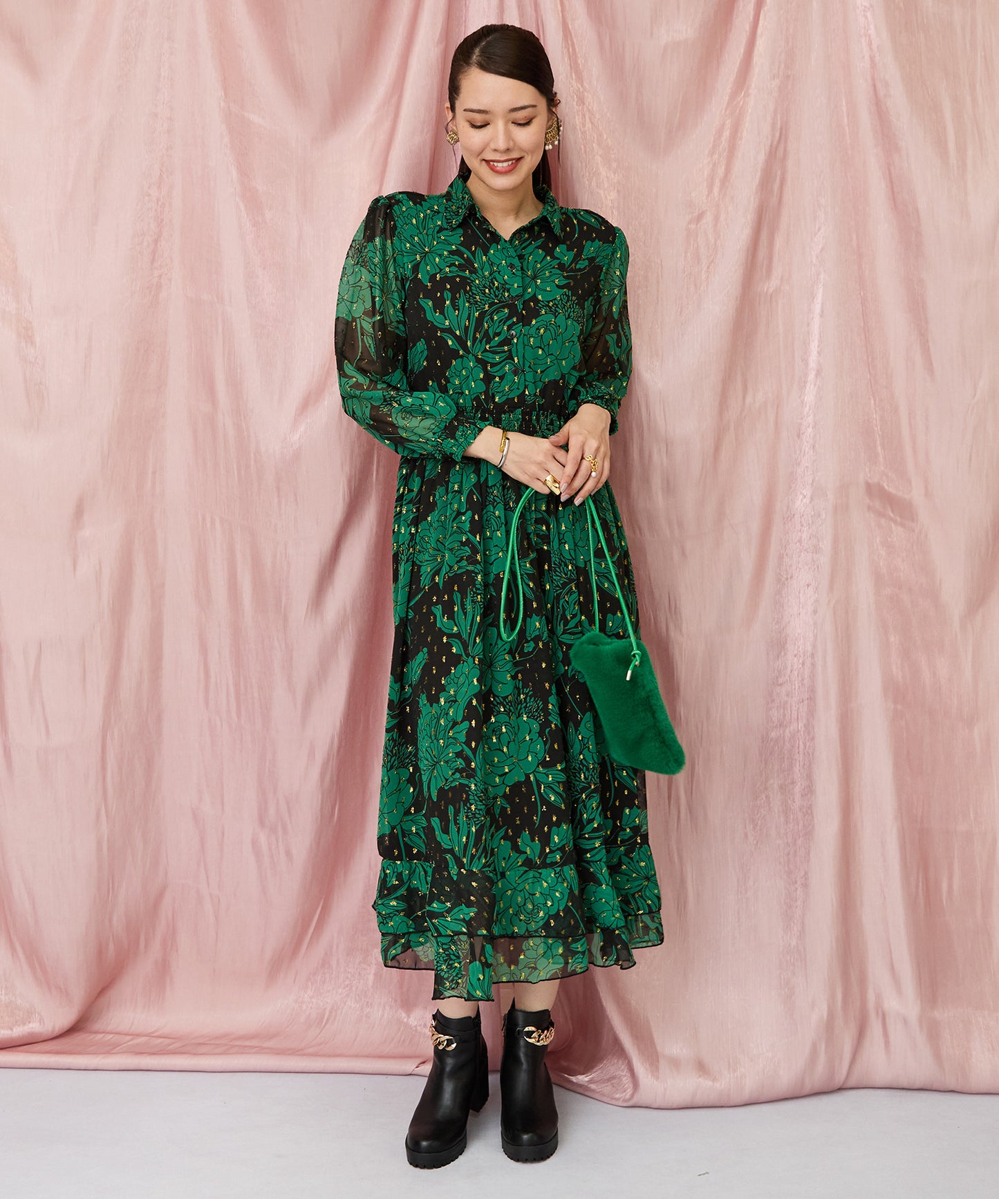 30-6346【WILD PONY】メタリックＪＱＸフラワープリントワンピース