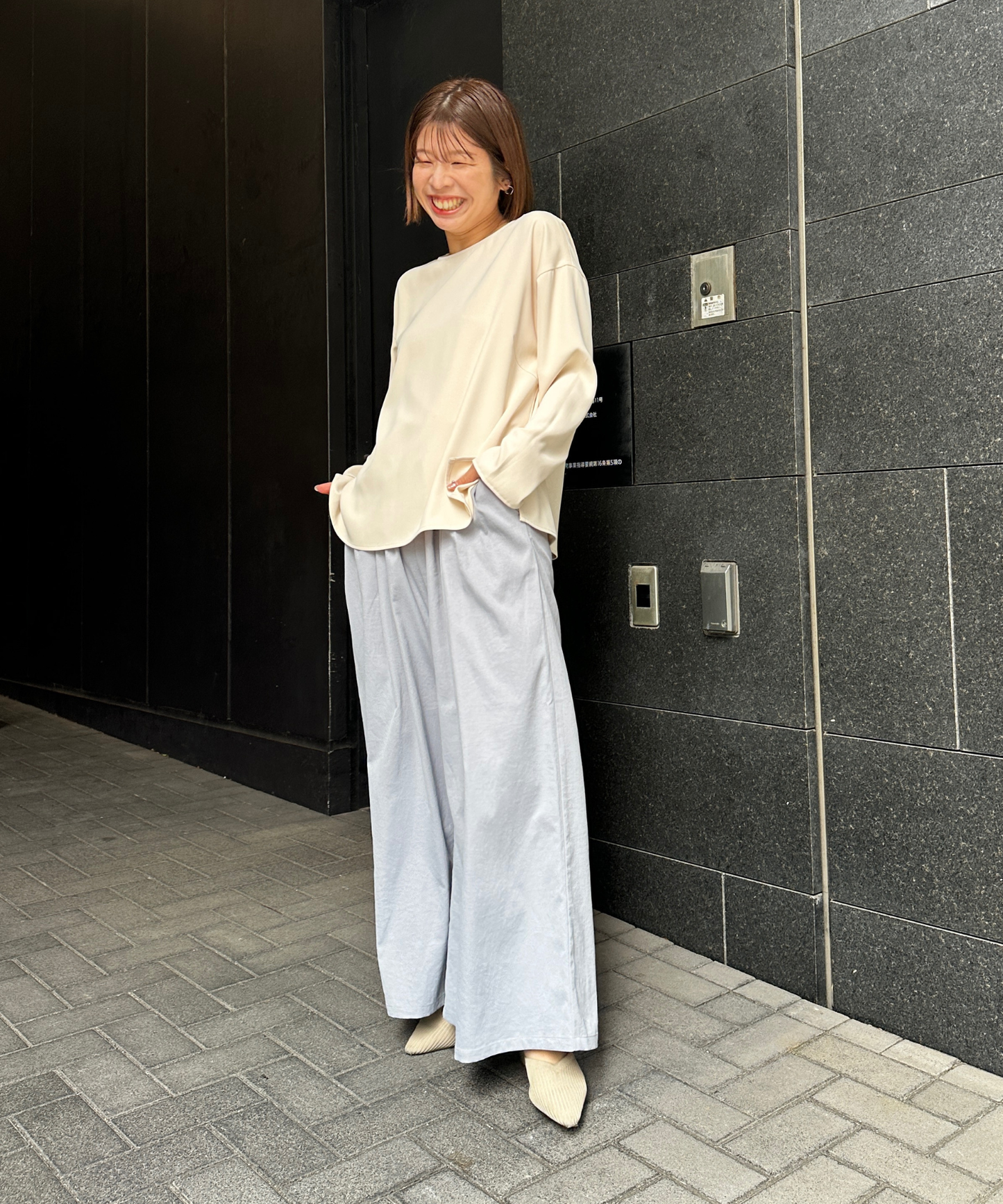 【JETSET SOLO PLUS】ソフトドレープツイル釦スリーブブラウス