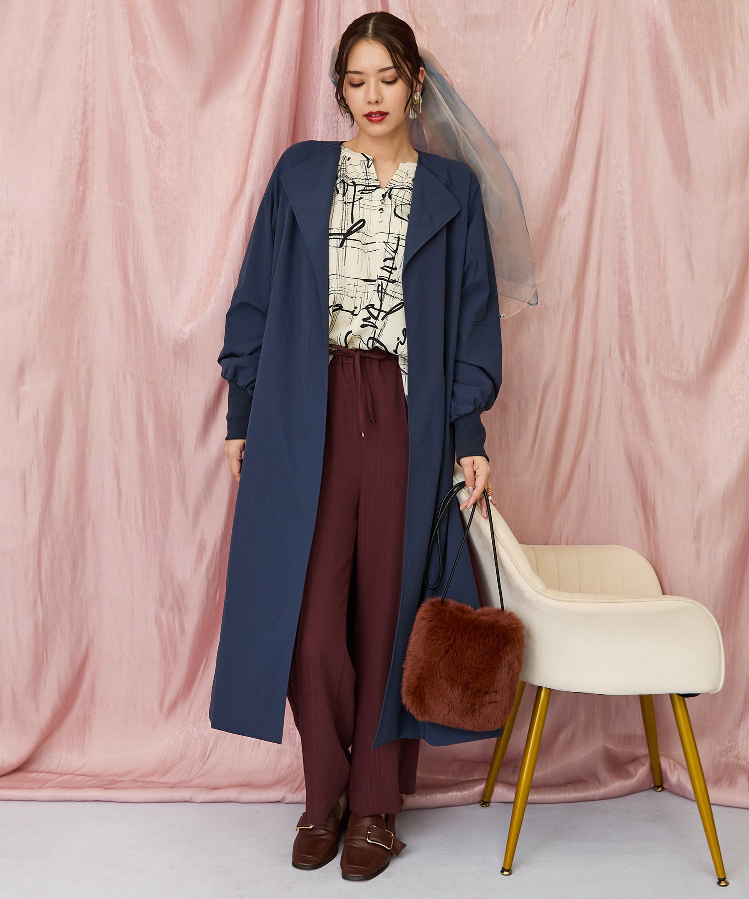 01-5923【FONT LAB】グラフィカルレターリングプリントブラウス