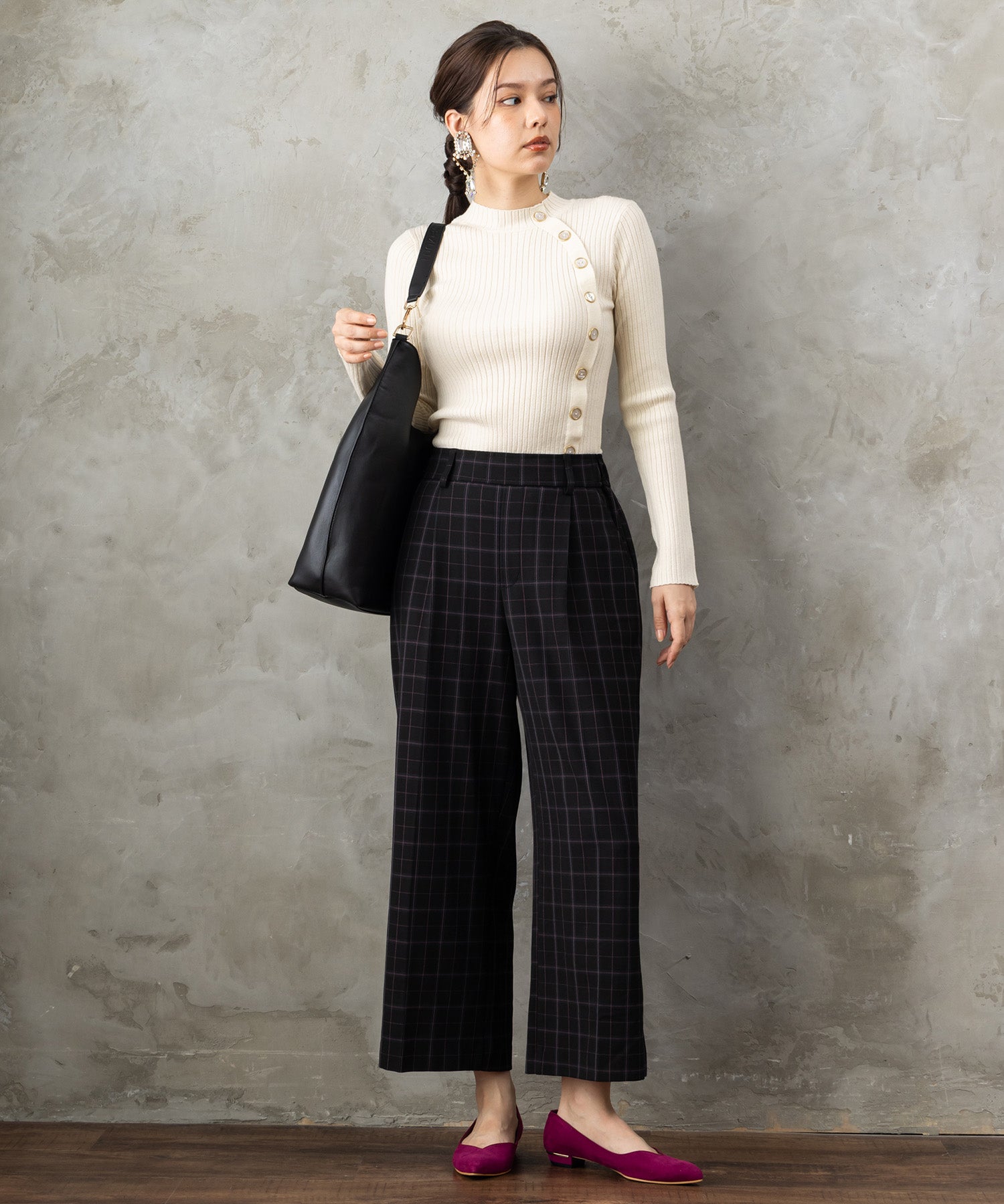 51-5650【FONT LAB】アシンメトリー釦ハイネックリブニット