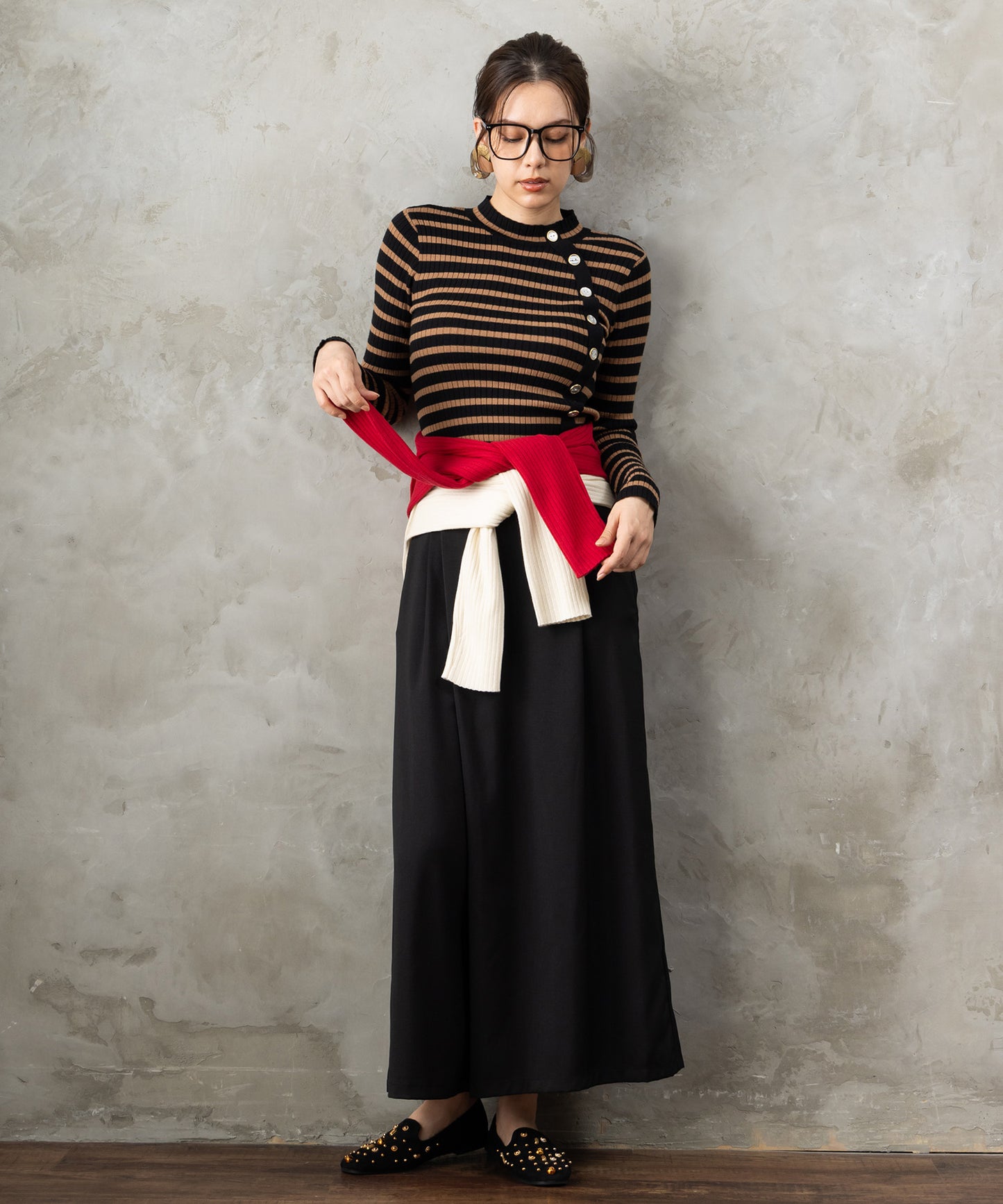 51-5650【FONT LAB】アシンメトリー釦ハイネックリブニット