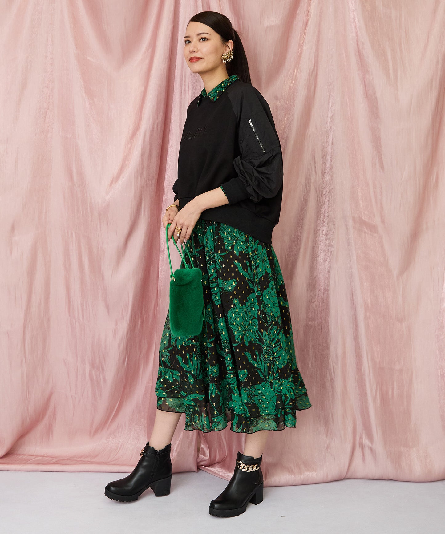 61-5850【FONT LAB】異素材コンビエンブロイダリーロゴスウェット