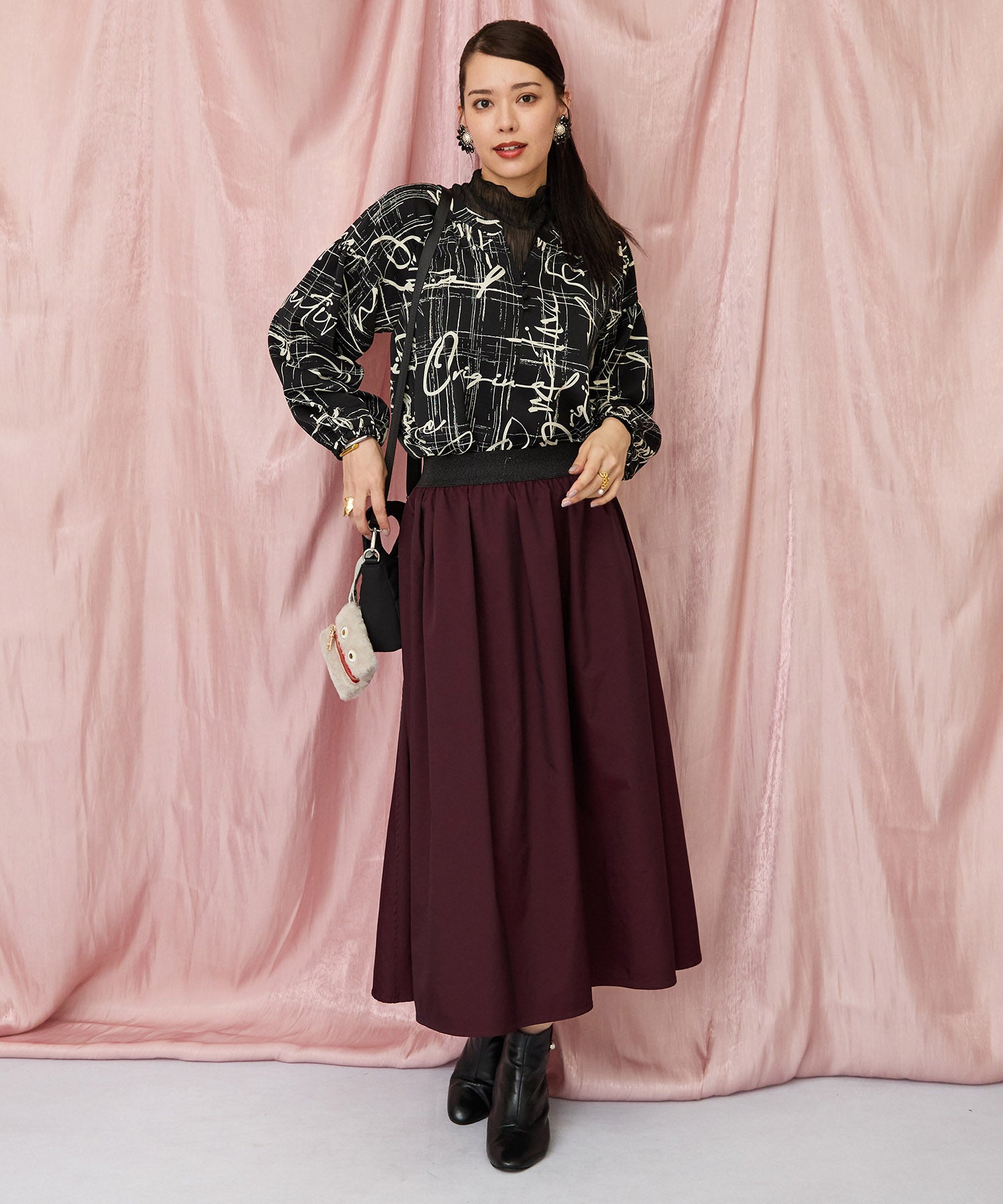 01-5923【FONT LAB】グラフィカルレターリングプリントブラウス