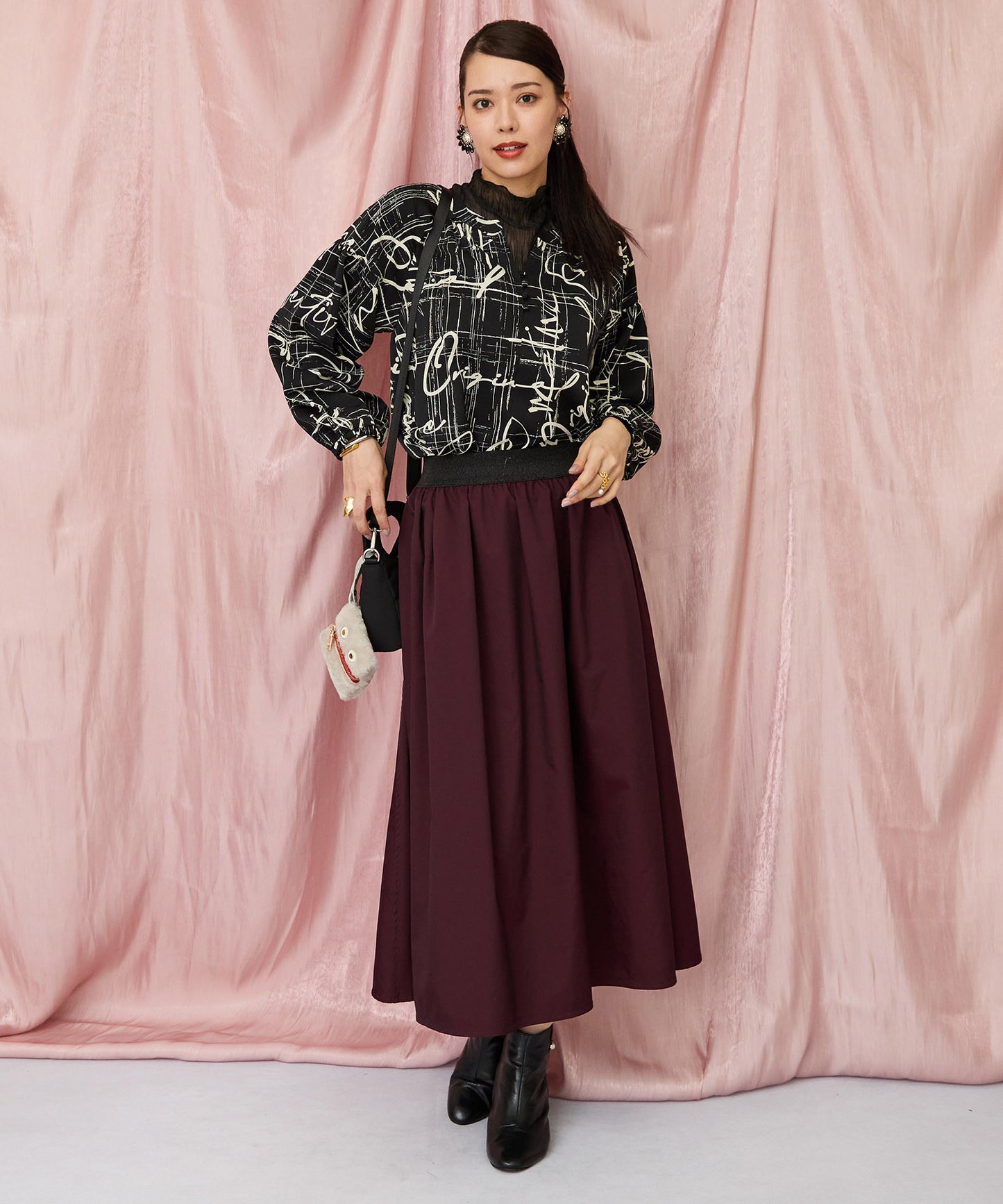 01-5923【FONT LAB】グラフィカルレターリングプリントブラウス