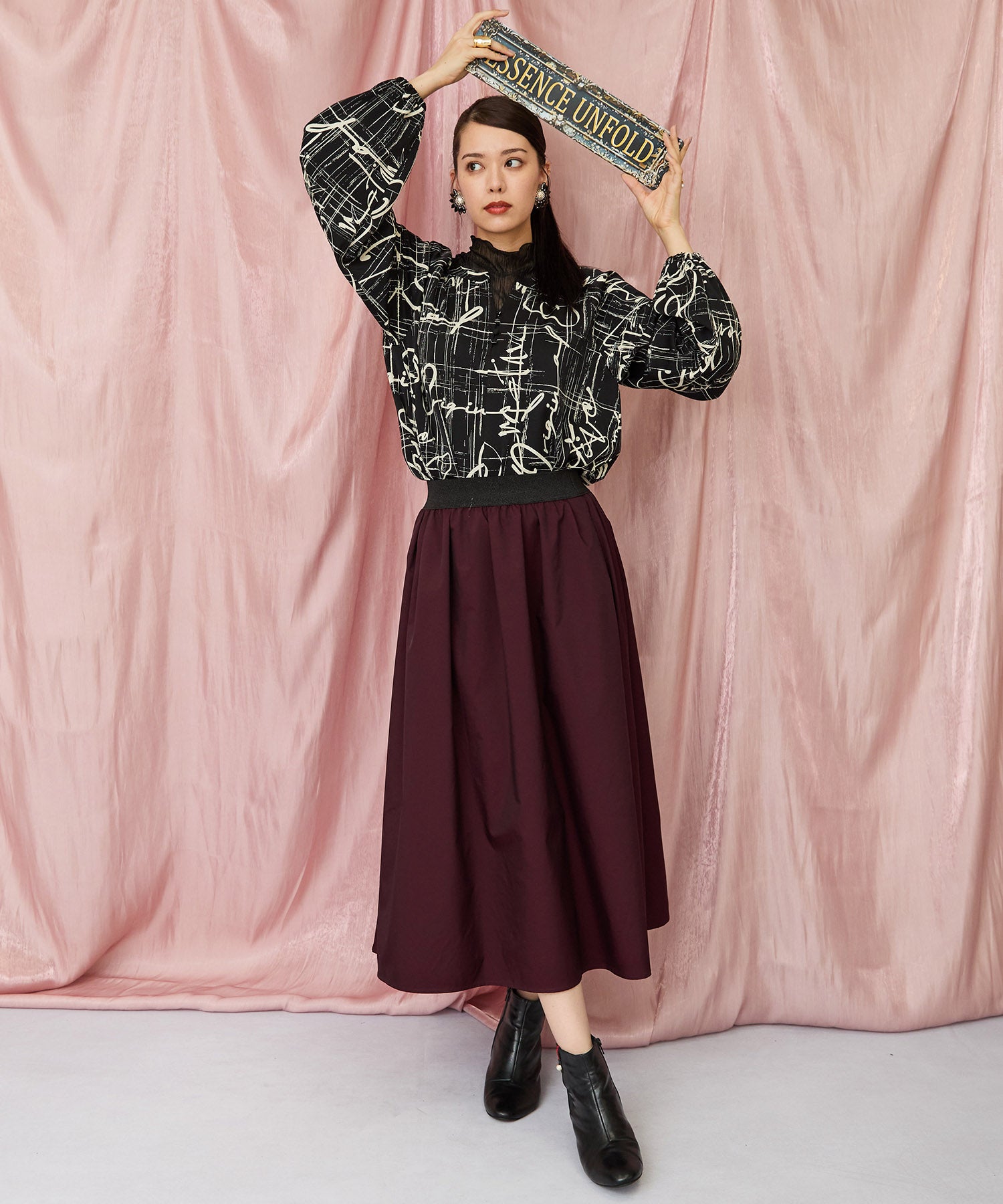 01-5923【FONT LAB】グラフィカルレターリングプリントブラウス