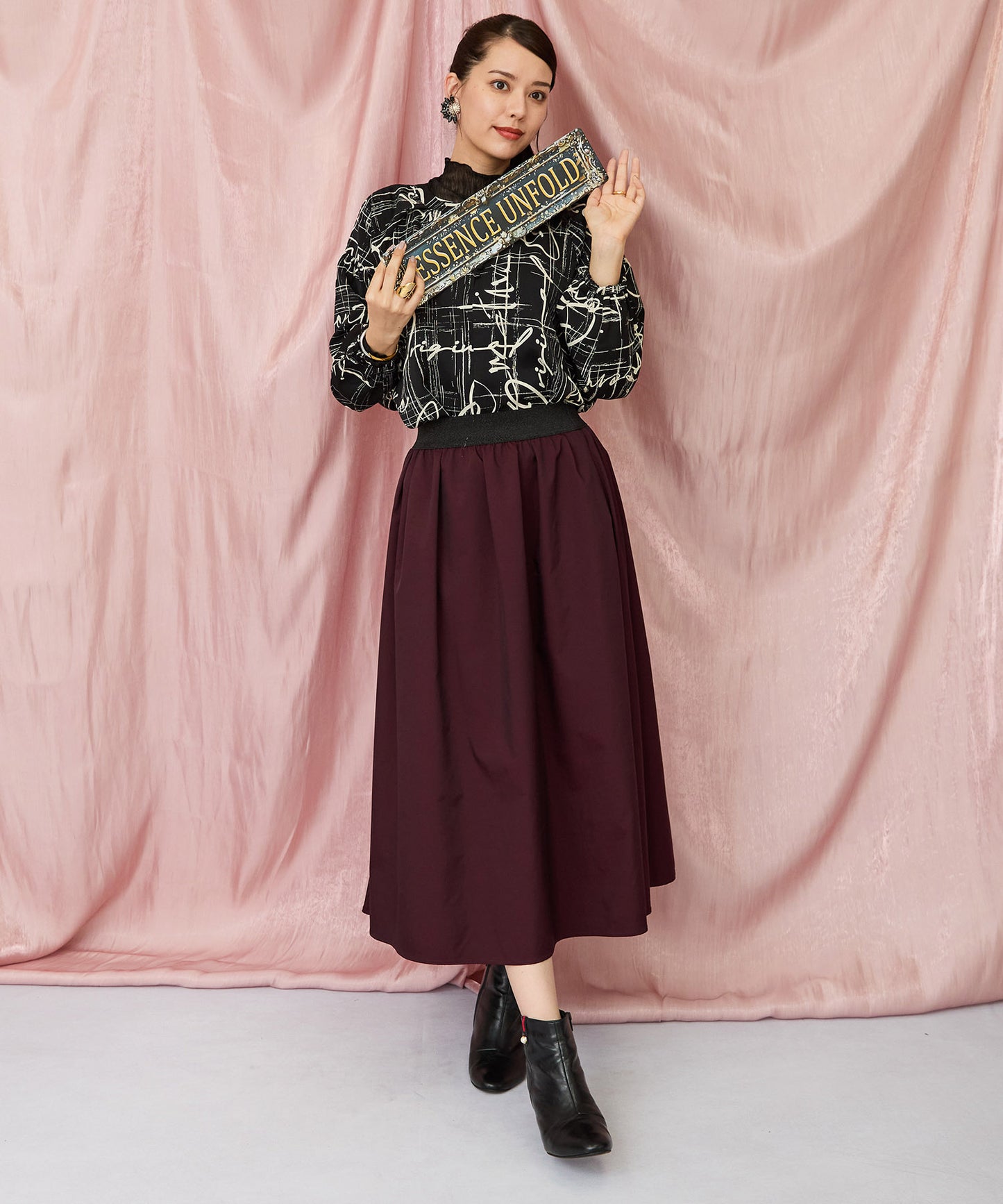 01-5923【FONT LAB】グラフィカルレターリングプリントブラウス