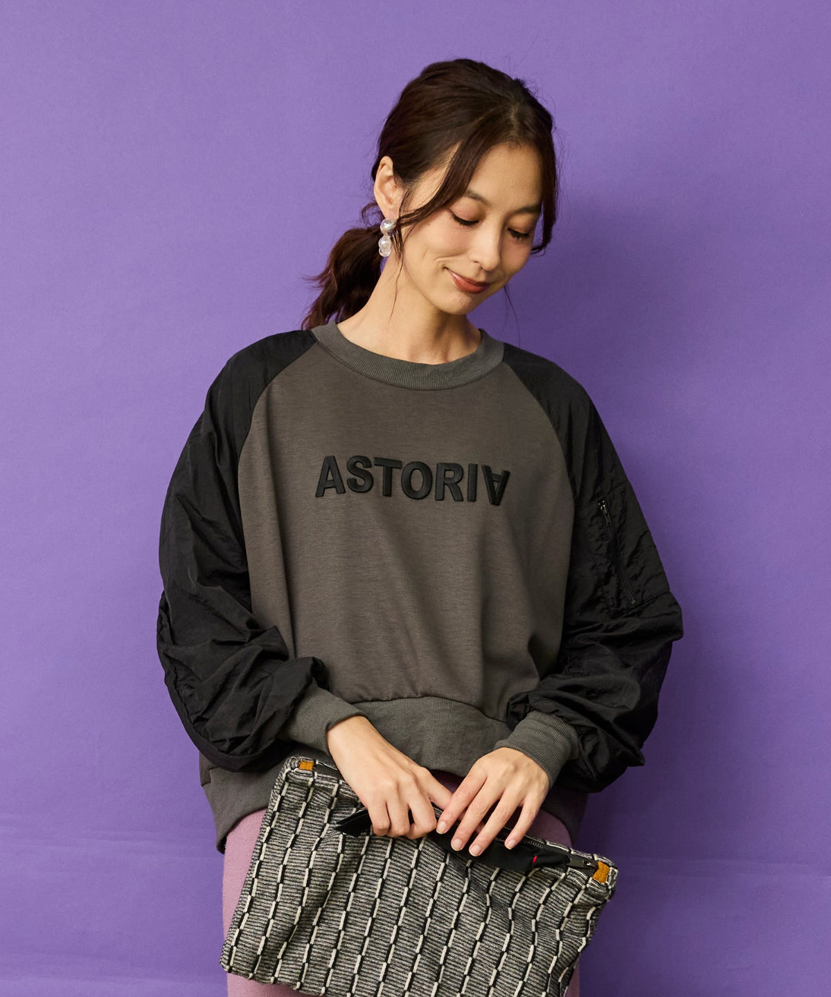 【FONT LAB】異素材コンビエンブロイダリーロゴスウェット'26