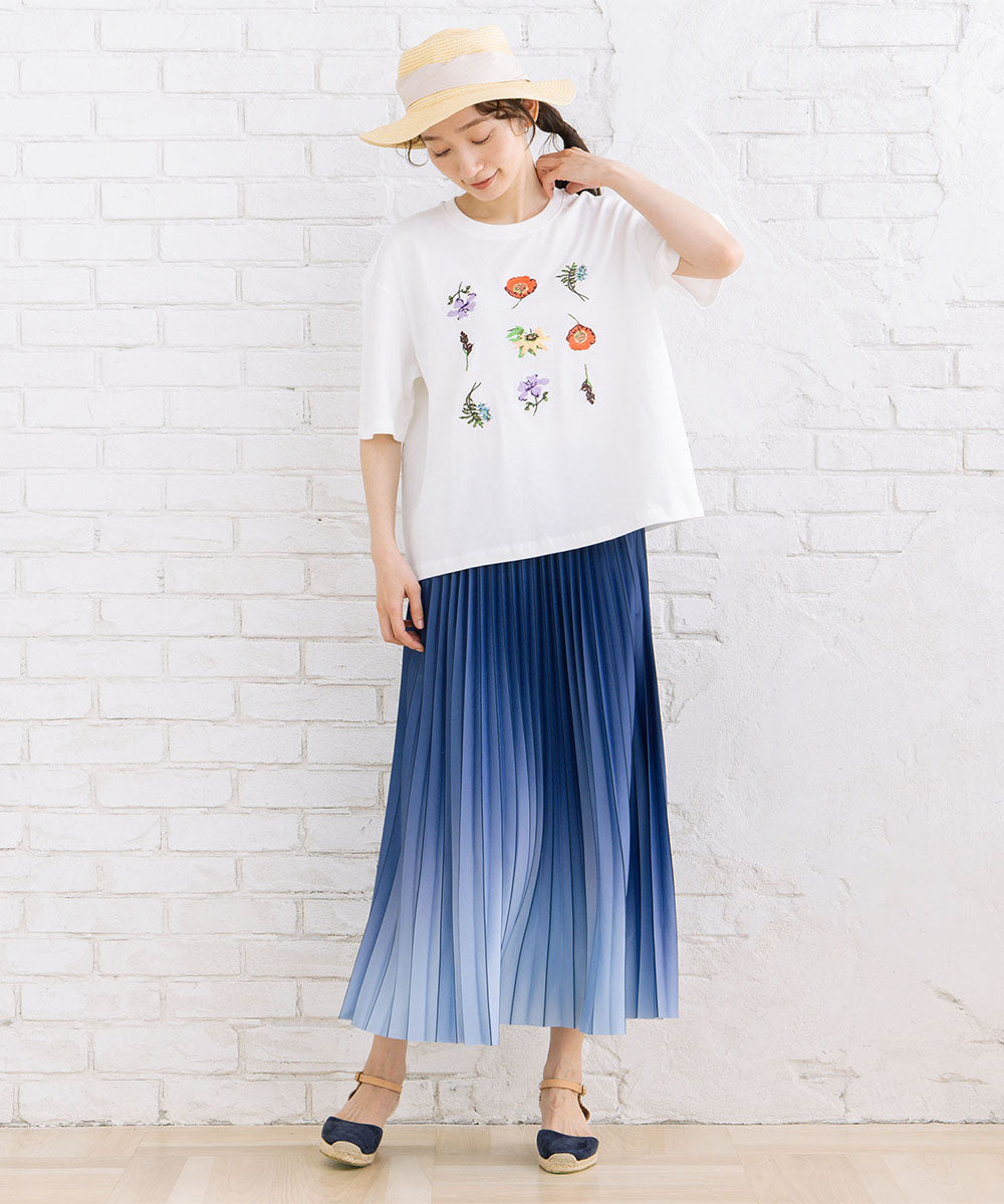 NUMPH オーガニックコットンフラワーエンブロイダリーTシャツ