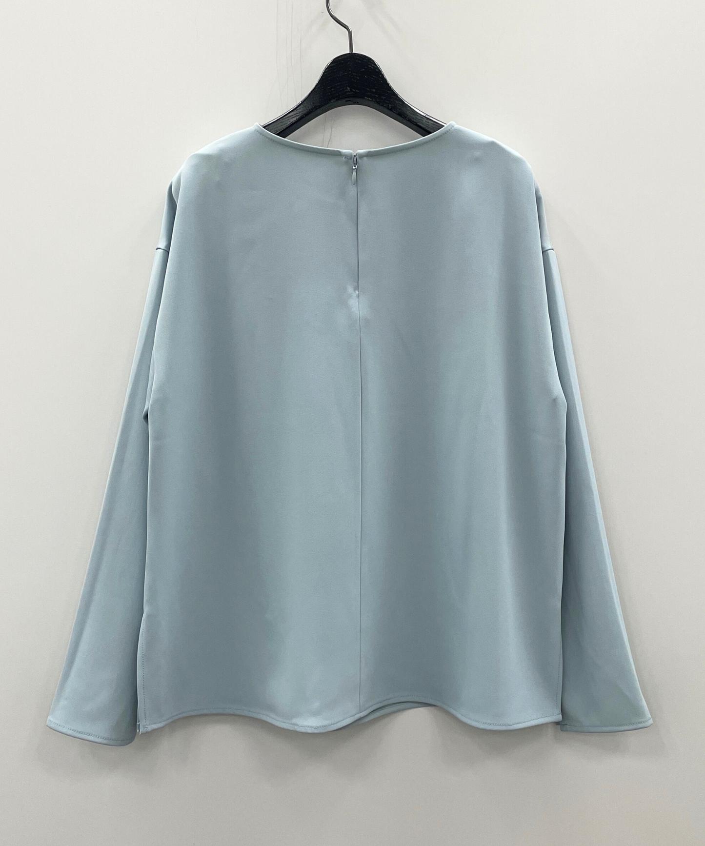 【JETSET SOLO PLUS】ソフトドレープツイル釦スリーブブラウス