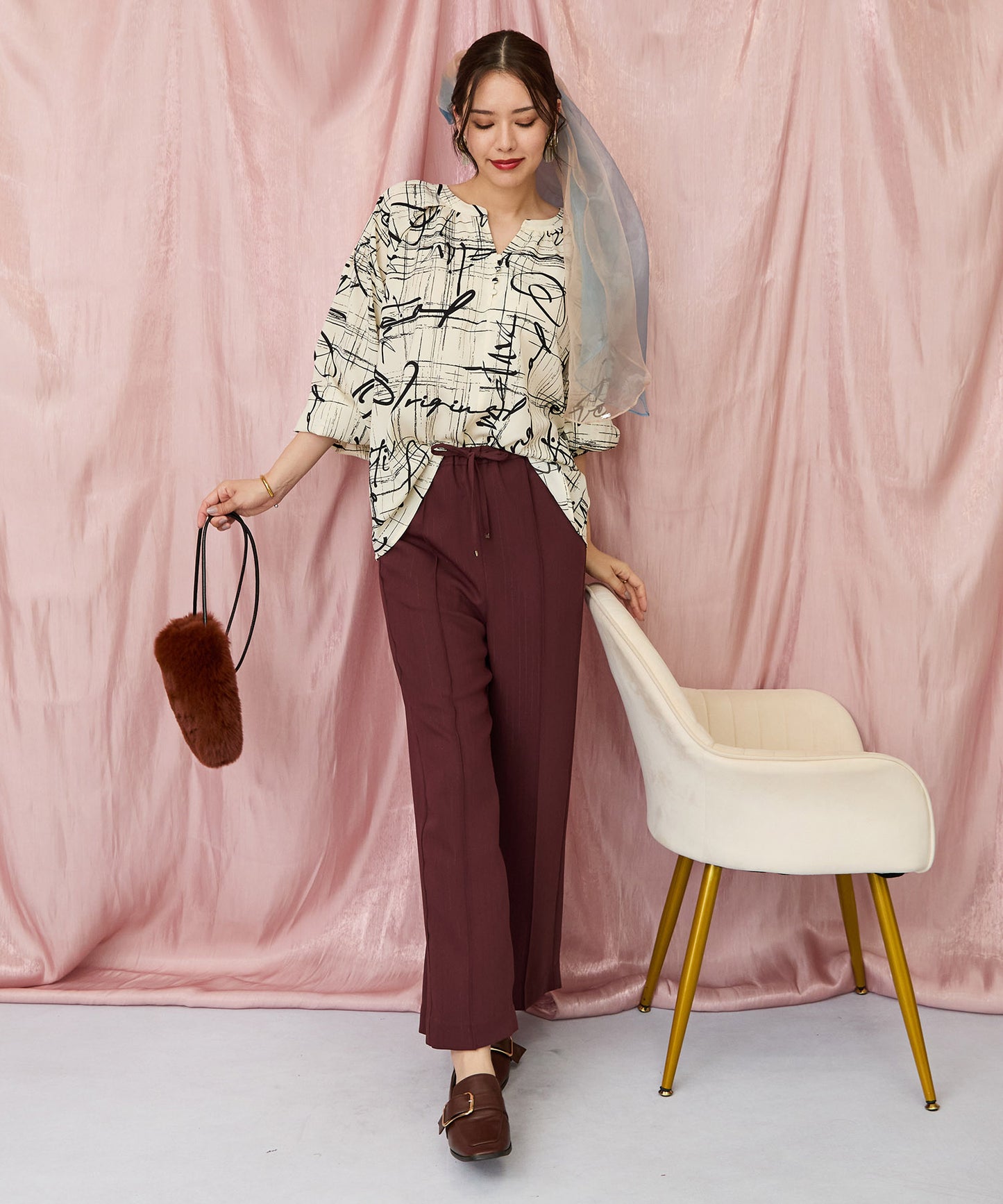 01-5923【FONT LAB】グラフィカルレターリングプリントブラウス