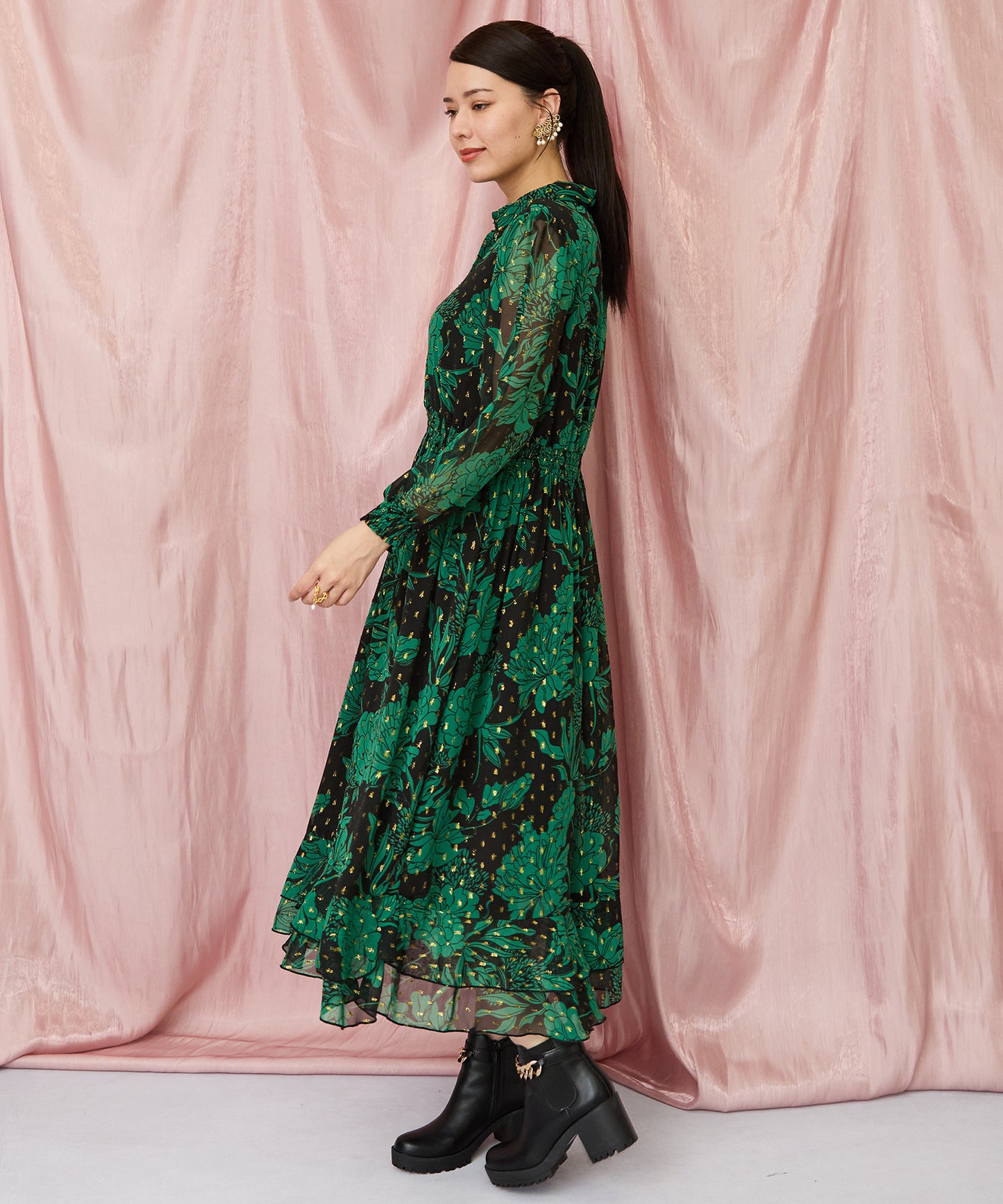 30-6346【WILD PONY】メタリックＪＱＸフラワープリントワンピース