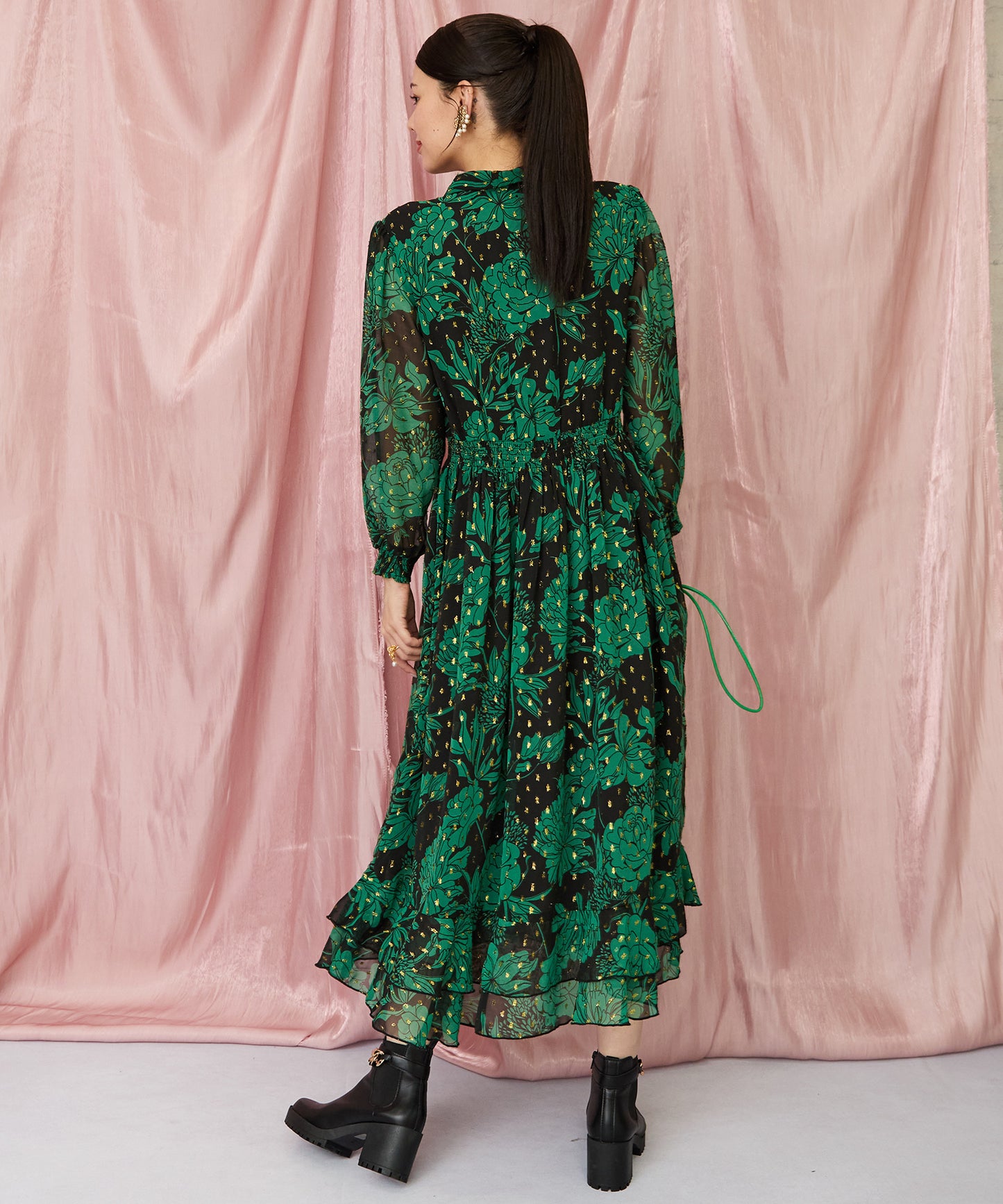 30-6346【WILD PONY】メタリックＪＱＸフラワープリントワンピース