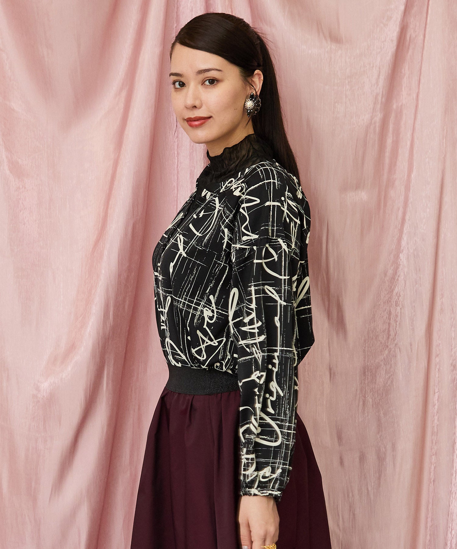 01-5923【FONT LAB】グラフィカルレターリングプリントブラウス