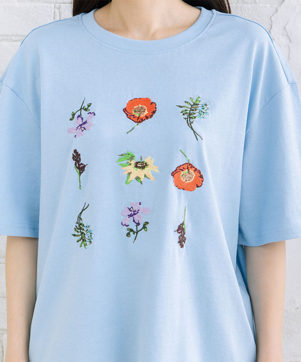 NUMPH オーガニックコットンフラワーエンブロイダリーTシャツ