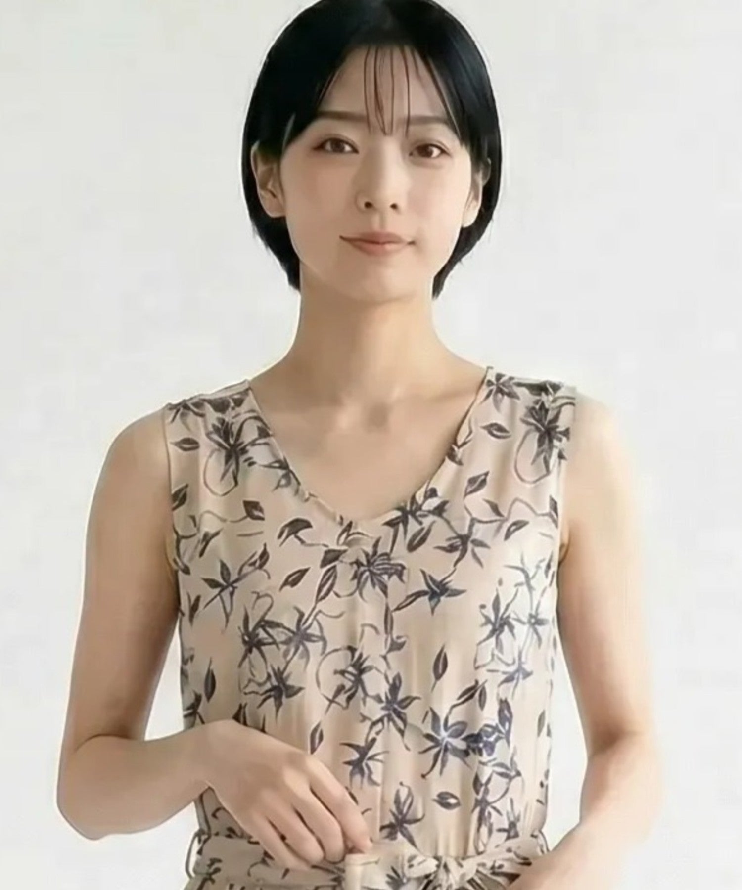 【INDUS luxury for JETSET SOLO PLUS】Vネックティアードワンピース