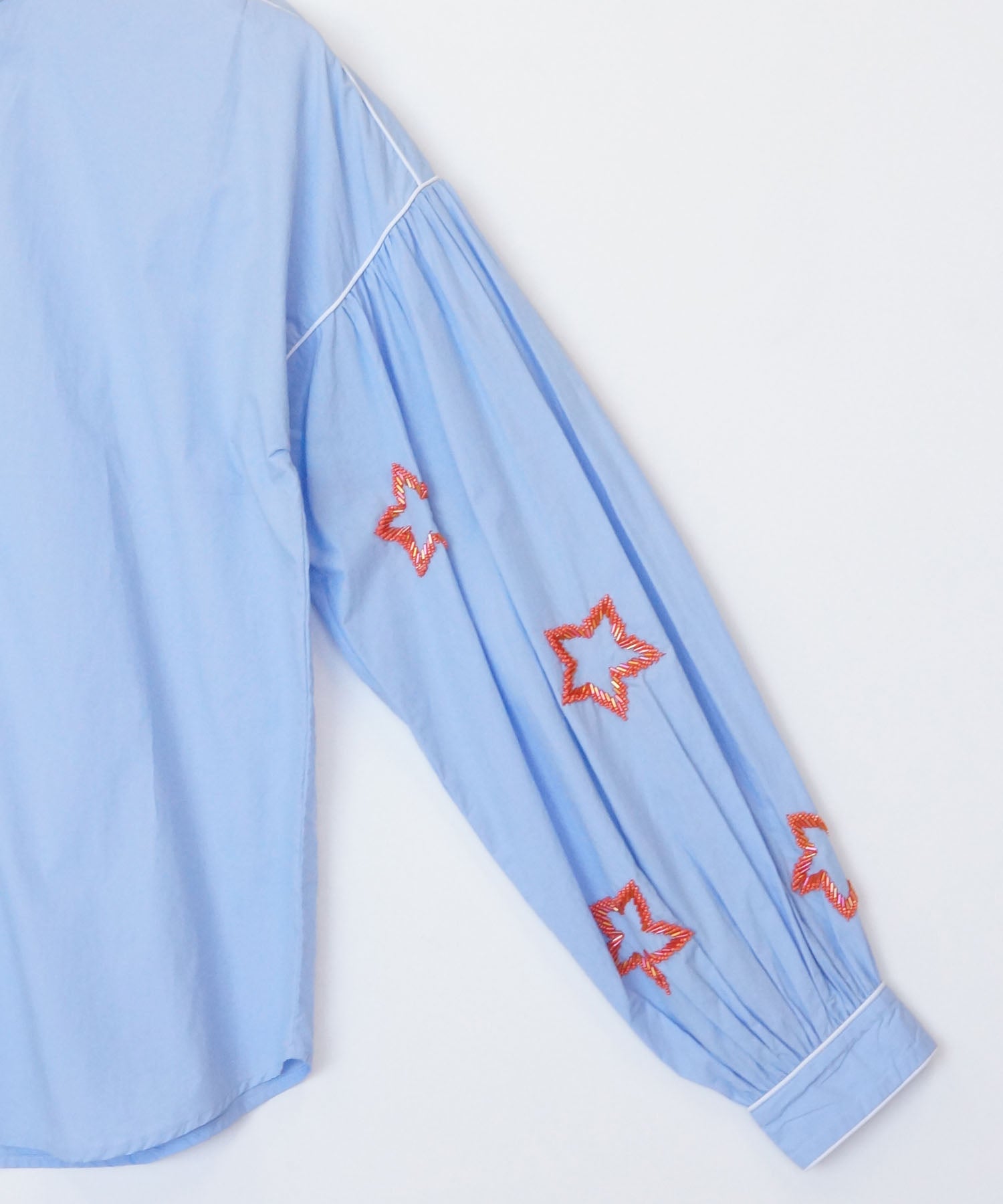 【VILAGALLO】スター刺繍スリーブ シャツ - マインドウインド公式オンラインストア